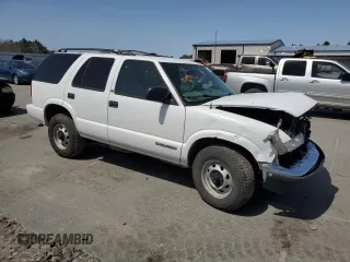 2001 Chevrolet Blazer LS z VIN 1GNDT13W71K230422, wystawiony jako Copart lot #54924005 z przebiegiem 171 035 mil mil oraz Szkoda całkowita • Salvage title. Historia ofert i sprzedaży dostępna na DreamBid. Obrazek 4.
