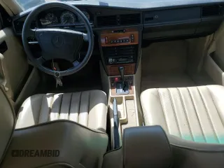 1993 Mercedes-Benz 190 z VIN WDBDA28D1PG089658, wystawiony jako Copart lot #58623165 z przebiegiem 132 317 mil mil oraz Tytuł czysty. Historia ofert i sprzedaży dostępna na DreamBid. Obrazek 8.