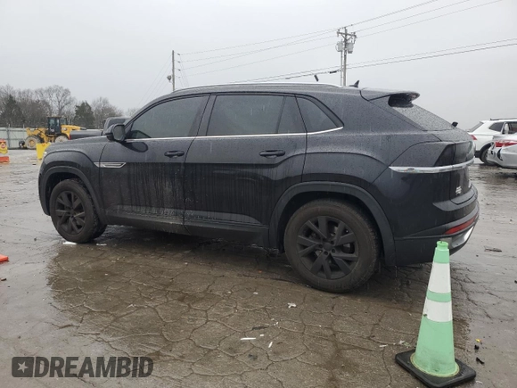2020 Volkswagen Atlas S with VIN 1V2AC2CA4LC201204, listed as a Copart auction lot 43347835 with 67,236 mi miles and Salvage title. Bid and sale history available at DreamBid. Image 2.