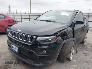 2025 Jeep Compass Latitude with VIN 3C4NJDBN1ST518028, listed as a IAAI auction lot 41096283 with 1,402 mi miles and . Bid and sale history available at DreamBid. Image 17.
