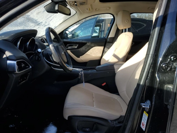 2018 Jaguar F-PACE 30t Premium with VIN SADCJ2GX8JA291369, listed as a Copart auction lot 89354235 with 31,789 mi miles and Salvage Title. Bid and sale history available at carsss.com. Image 7.