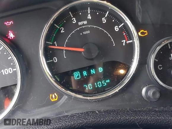 2017 Jeep Wrangler Unlimited Rubicon Recon z VIN 1C4HJWFG9HL592824, wystawiony jako IAAI lot #41427433 z przebiegiem 70 105 mil mil oraz . Historia ofert i sprzedaży dostępna na DreamBid. Obrazek 16.
