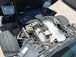 1990 Chevrolet Corvette z VIN 1G1YY3384L5108491, wystawiony jako IAAI lot #42566008 z przebiegiem 133 568 mil mil oraz . Historia ofert i sprzedaży dostępna na DreamBid. Obrazek 10.