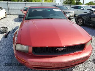 2005 Ford Mustang Deluxe z VIN 1ZVFT84N655177326, wystawiony jako Copart lot #59206775 z przebiegiem 134 187 mil mil oraz Szkoda całkowita • Salvage title. Historia ofert i sprzedaży dostępna na DreamBid. Obrazek 5.