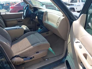 1997 Ford Explorer XLT z VIN 1FMDU35P3VZB23593, wystawiony jako IAAI lot #42809252 z przebiegiem 158 651 mil mil oraz . Historia ofert i sprzedaży dostępna na DreamBid. Obrazek 5.