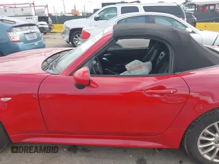 2017 FIAT 124 Spider Lusso z VIN JC1NFAEK6H0108832, wystawiony jako IAAI lot #41451223 z przebiegiem Nie podano mil oraz . Historia ofert i sprzedaży dostępna na DreamBid. Obrazek 13.