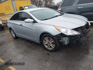 2013 Hyundai Sonata GLS z VIN 5NPEB4AC3DH775658, wystawiony jako IAAI lot #40977372 z przebiegiem 168 982 mil mil oraz . Historia ofert i sprzedaży dostępna na DreamBid. Obrazek 1.