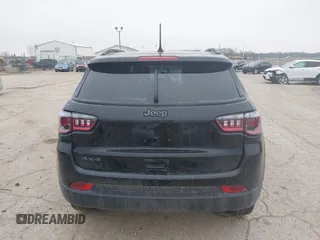 2024 Jeep Compass Latitude with VIN 3C4NJDBN7RT142526, listed as a IAAI auction lot 41512464 with 5,429 mi miles. Bid and sale history available at carsss.com. Image 17.
