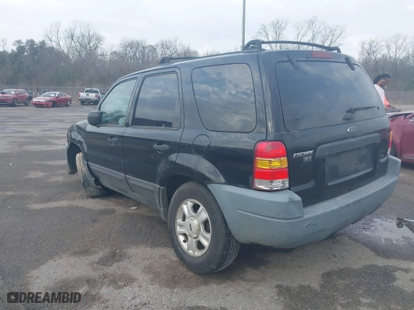 2004 Ford Escape XLT with VIN 1FMCU03114KB25567, listed as a IAAI auction lot 41559575 with 238,685 mi miles. Bid and sale history available at carsss.com. Image 3.