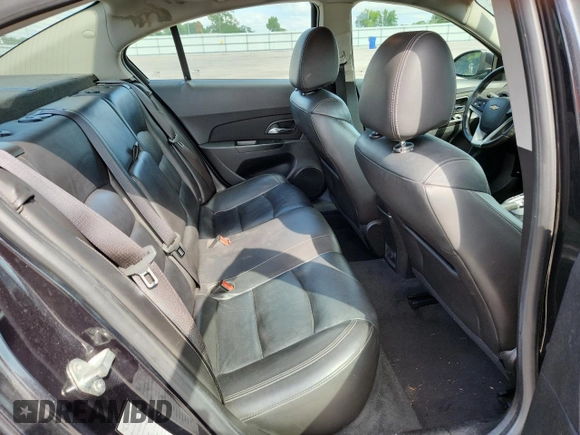 2014 Chevrolet Cruze 2LT z VIN 1G1PE5SB5E7120878, wystawiony jako Copart lot #58624755 z przebiegiem 121 644 mil mil oraz Szkoda całkowita • Salvage title. Historia ofert i sprzedaży dostępna na DreamBid. Obrazek 10.