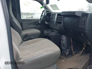 2018 Chevrolet Express Passenger LT z VIN 1GAZGPFG0J1329933, wystawiony jako IAAI lot #42116300 z przebiegiem 114 269 mil mil oraz . Historia ofert i sprzedaży dostępna na DreamBid. Obrazek 5.