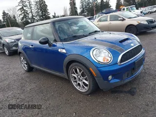 2008 MINI Hardtop S z VIN WMWMF73568TV38743, wystawiony jako IAAI lot #41493890 z przebiegiem 65 752 mil mil oraz . Historia ofert i sprzedaży dostępna na DreamBid. Obrazek 1.