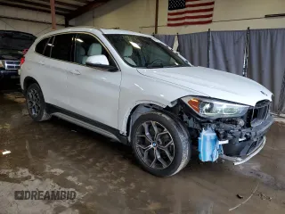 2020 BMW X1 xDrive28i z VIN WBXJG9C09L5P27695, wystawiony jako Copart lot #57039795 z przebiegiem 53 242 mil mil oraz Szkoda całkowita • Salvage title. Historia ofert i sprzedaży dostępna na DreamBid. Obrazek 4.