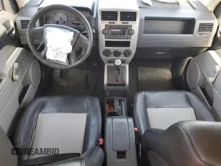 2007 Jeep Patriot Sport z VIN 1J8FT28W87D358027, wystawiony jako Copart lot #55923095 z przebiegiem 174 274 mil mil oraz Szkoda całkowita • Salvage title. Historia ofert i sprzedaży dostępna na DreamBid. Obrazek 8.
