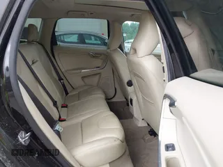 2015 Volvo XC60 T5 Drive-E Platinum with VIN YV440MDD5F2592866, listed as a IAAI auction lot 42544779 with 204,967 mi miles and . Bid and sale history available at DreamBid. Image 8.