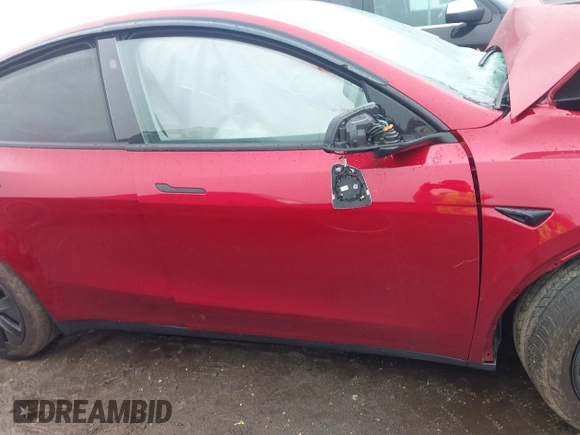 2024 Tesla Model Y z VIN 7SAYGDED9RA304010, wystawiony jako IAAI lot #42366995 z przebiegiem Nie podano mil oraz . Historia ofert i sprzedaży dostępna na DreamBid. Obrazek 12.