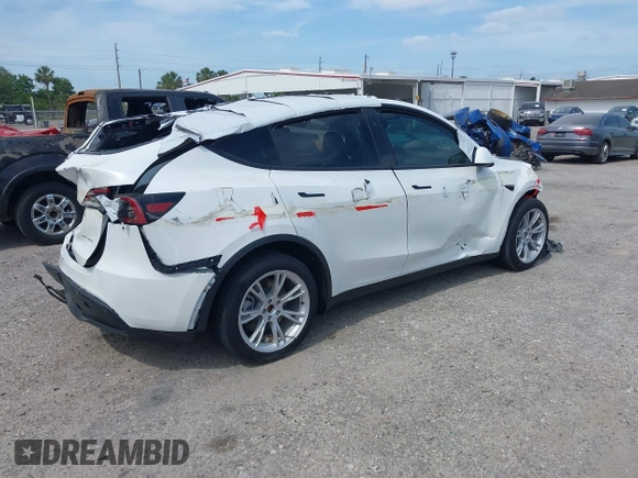 2023 Tesla Model Y Long Range with VIN 7SAYGDEE3PA206757, listed as a IAAI auction lot 39425483 with 5,711 mi miles and . Bid and sale history available at DreamBid. Image 4.