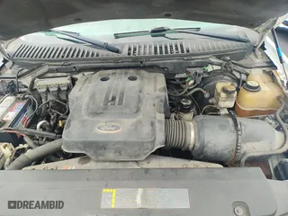 2004 Ford Expedition XLT with VIN 1FMFU16W34LB43007, listed as a Copart auction lot 53581215 with 194,897 mi miles and Clean Title. Bid and sale history available at carsss.com. Image 7.