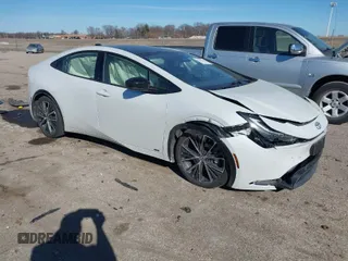 2023 Toyota Prius LE z VIN JTDADABU6P3006554, wystawiony jako IAAI lot #41667294 z przebiegiem 10 716 mil mil oraz . Historia ofert i sprzedaży dostępna na DreamBid. Obrazek 1.
