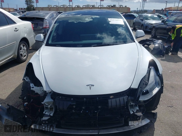 2023 Tesla Model 3 z VIN 5YJ3E1EA6PF488405, wystawiony jako IAAI lot #41570896 z przebiegiem 26 631 mil mil oraz . Historia ofert i sprzedaży dostępna na DreamBid. Obrazek 13.