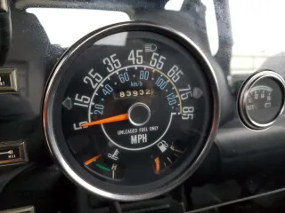 1985 Jeep CJ z VIN 1JCCM87AXFT128119, wystawiony jako Copart lot #42979045 z przebiegiem 83 932 mil mil oraz Tytuł czysty. Historia ofert i sprzedaży dostępna na DreamBid. Obrazek 9.