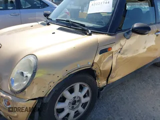 2004 MINI Hardtop with VIN WMWRC33434TJ53276, listed as a IAAI auction lot 42221744 with 195,400 mi miles and . Bid and sale history available at DreamBid. Image 6.