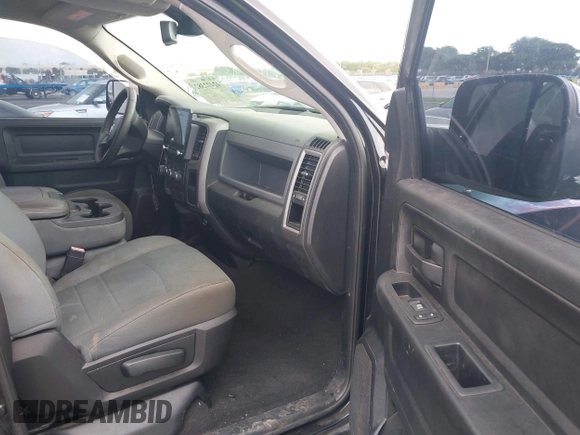 2016 Ram 1500 Tradesman z VIN 1C6RR7FM1GS268609, wystawiony jako IAAI lot #42472382 z przebiegiem 217 548 mil mil oraz . Historia ofert i sprzedaży dostępna na DreamBid. Obrazek 5.