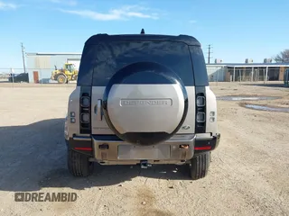 2023 Land Rover Defender X z VIN SALEX7EU1P2148879, wystawiony jako IAAI lot #41770581 z przebiegiem 32 831 mil mil oraz . Historia ofert i sprzedaży dostępna na DreamBid. Obrazek 17.