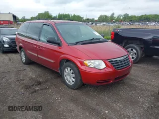 2005 Chrysler Town & Country Touring z VIN 2C4GP54L15R400903, wystawiony jako IAAI lot #42292131 z przebiegiem 149 371 mil mil oraz . Historia ofert i sprzedaży dostępna na DreamBid. Obrazek 1.