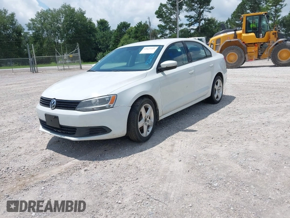 2014 Volkswagen Jetta SE с VIN 3VWD17AJ0EM416579, выставлен на аукционе IAAI как лот 42627221 с пробегом 134 850 миль миль и . История ставок и продаж доступна на DreamBid. Изображение 2.