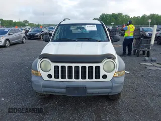 2005 Jeep Liberty Sport z VIN 1J4GK48K75W530535, wystawiony jako IAAI lot #42154934 z przebiegiem 132 637 mil mil oraz . Historia ofert i sprzedaży dostępna na DreamBid. Obrazek 13.