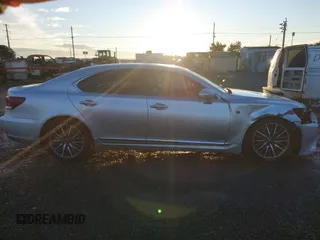 2013 Lexus LS 460 z VIN JTHCL5EFXD5019385, wystawiony jako IAAI lot #40930564 z przebiegiem 179 454 mil mil oraz . Historia ofert i sprzedaży dostępna na DreamBid. Obrazek 14.