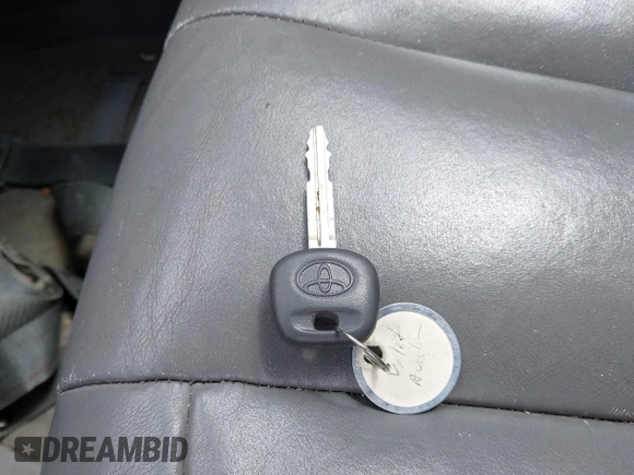 2000 Toyota Avalon XL with VIN 4T1BF28B8YU072752, listed as a IAAI auction lot 42202327 with Not Provided miles and . Bid and sale history available at DreamBid. Image 11.
