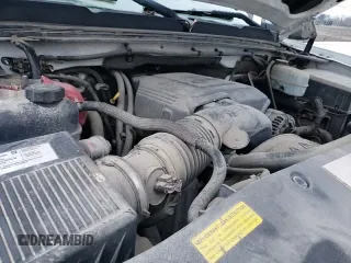 2007 Chevrolet Silverado 2500HD Work Truck z VIN 1GCHK29K37E519621, wystawiony jako Copart lot #85595514 z przebiegiem 331 280 mil mil oraz Czysty tytuł • Clean title. Historia ofert i sprzedaży dostępna na DreamBid. Obrazek 13.