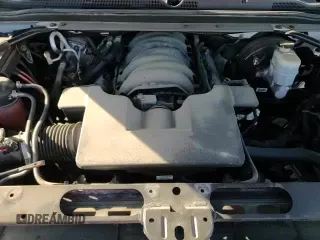 2018 Chevrolet Tahoe LT z VIN 1GNSKBKC7JR372915, wystawiony jako Copart lot #84171665 z przebiegiem 103 851 mil mil oraz Szkoda całkowita • Salvage title. Historia ofert i sprzedaży dostępna na DreamBid. Obrazek 15.