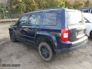 2016 Jeep Patriot Sport with VIN 1C4NJPBB8GD682090, listed as a IAAI auction lot 41915040 with 155,284 mi miles. Bid and sale history available at carsss.com. Image 3.