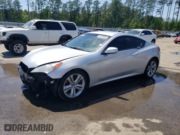 2010 Hyundai Genesis Coupe z VIN KMHHT6KD8AU028681, wystawiony jako Copart lot #52530985 z przebiegiem 112 575 mil mil oraz Szkoda całkowita • Salvage title. Historia ofert i sprzedaży dostępna na DreamBid. Obrazek 1.