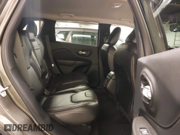 2015 Jeep Cherokee Trailhawk with VIN 1C4PJMBSXFW563144, listed as a IAAI auction lot 40667962 with 121,536 mi miles. Bid and sale history available at carsss.com. Image 8.