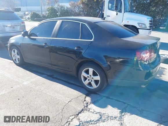 2008 Volkswagen Jetta SE z VIN 3VWRZ71K18M166457, wystawiony jako IAAI lot #41392289 z przebiegiem 244 330 mil mil oraz . Historia ofert i sprzedaży dostępna na DreamBid. Obrazek 3.