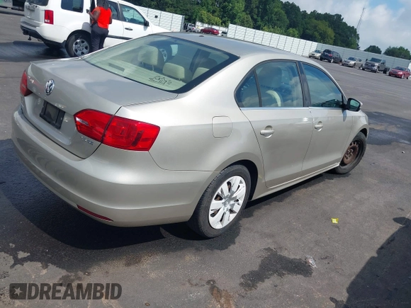 2013 Volkswagen Jetta SE с VIN 3VWDX7AJ0DM230540, выставлен на аукционе IAAI как лот 42655123 с пробегом 157 950 миль миль и . История ставок и продаж доступна на DreamBid. Изображение 4.