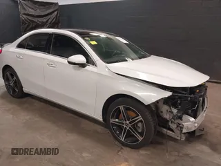 2019 Mercedes-Benz A 220 z VIN WDD3G4FB7KW022043, wystawiony jako IAAI lot #42018688 z przebiegiem 55 403 mil mil oraz . Historia ofert i sprzedaży dostępna na DreamBid. Obrazek 1.