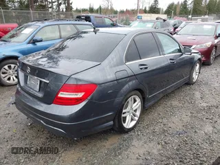 2013 Mercedes-Benz C 250 Sport z VIN WDDGF4HBXDA755303, wystawiony jako IAAI lot #41898828 z przebiegiem 119 836 mil mil oraz . Historia ofert i sprzedaży dostępna na DreamBid. Obrazek 4.
