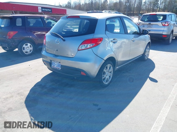 2011 Mazda 2 Sport z VIN JM1DE1HY2B0105631, wystawiony jako IAAI lot #41858190 z przebiegiem 188 253 mil mil oraz . Historia ofert i sprzedaży dostępna na DreamBid. Obrazek 4.