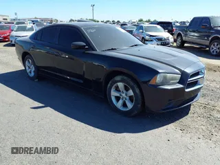 2013 Dodge Charger SE z VIN 2C3CDXBG3DH539724, wystawiony jako IAAI lot #41807868 z przebiegiem 145 455 mil mil oraz . Historia ofert i sprzedaży dostępna na DreamBid. Obrazek 1.