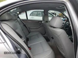 2005 BMW 3 Series 330xi with VIN WBAEW53455PN37488, listed as a Copart auction lot 75438234 with 198,217 mi miles and Salvage Title. Bid and sale history available at DreamBid. Image 10.