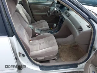 1998 Toyota Camry LE z VIN 4T1BG22K2WU225323, wystawiony jako IAAI lot #41884893 z przebiegiem 262 222 mil mil oraz . Historia ofert i sprzedaży dostępna na DreamBid. Obrazek 5.