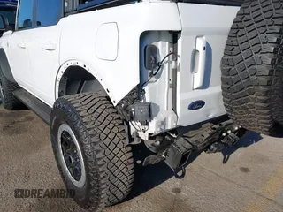 2021 Ford Bronco z VIN 1FMEE5DP7MLA93692, wystawiony jako IAAI lot #42222219 z przebiegiem 18 982 mil mil oraz . Historia ofert i sprzedaży dostępna na DreamBid. Obrazek 18.
