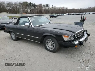 1985 Mercedes-Benz 380 z VIN WDBBA45C3FA030353, wystawiony jako Copart lot #48373455 z przebiegiem 97 471 mil mil oraz Nie do naprawy. Historia ofert i sprzedaży dostępna na DreamBid. Obrazek 4.