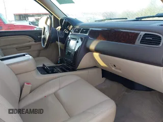 2012 GMC Yukon XL Denali with VIN 1GKS1MEF6CR138320, listed as a IAAI auction lot 42123524 with 184,182 mi miles. Bid and sale history available at carsss.com. Image 5.