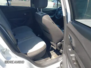 2022 Chevrolet Trax LS z VIN KL7CJNSM5NB544459, wystawiony jako IAAI lot #41995429 z przebiegiem 54 609 mil mil oraz . Historia ofert i sprzedaży dostępna na DreamBid. Obrazek 8.